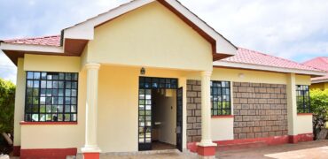 3 Bedroom House with Guest House , Kenyatta Road