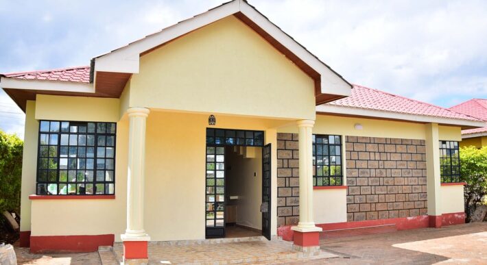 3 Bedroom House with Guest House , Kenyatta Road